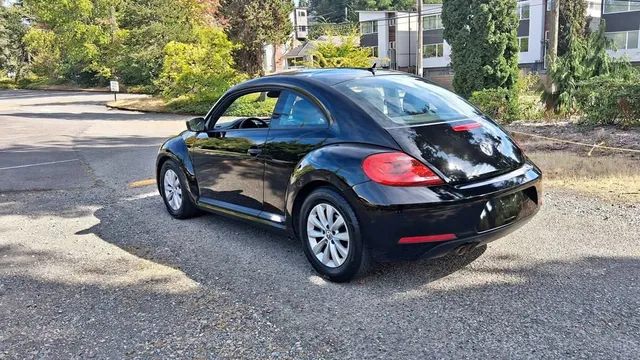 2014 Volkswagen Beetle 2.5L Entry Hatchback 2D