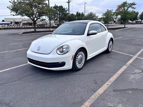2014 Volkswagen Beetle 2.5L Entry Hatchback 2D