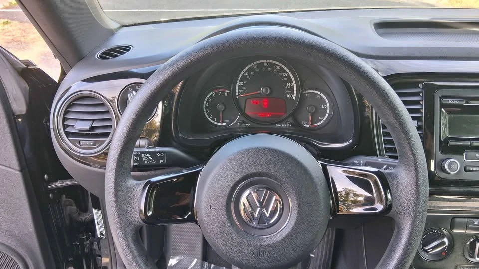 2014 Volkswagen A5 Beetle - Image 9 of 15