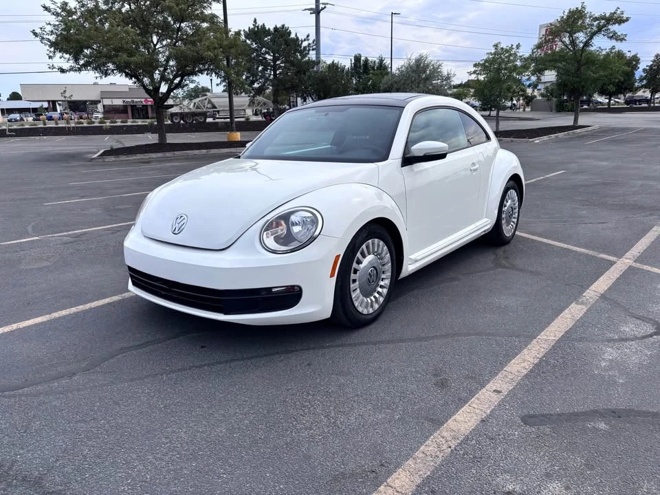 2014 Volkswagen A5 Beetle - Image 2 of 10