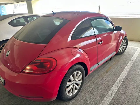 2014 Volkswagen Beetle 2.5L Hatchback 2D