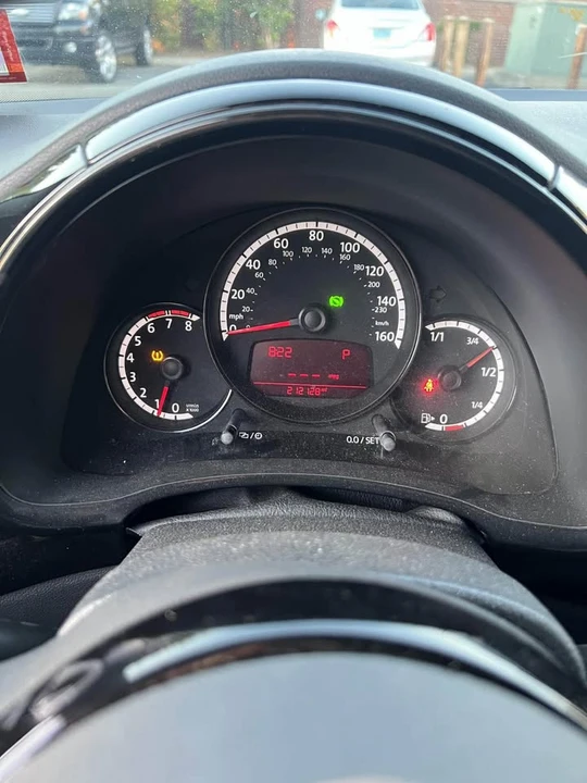 2014 Volkswagen A5 Beetle - Image 6 of 15