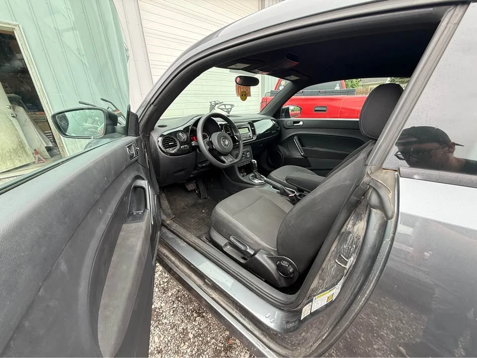 2014 Volkswagen A5 Beetle - Image 2 of 10