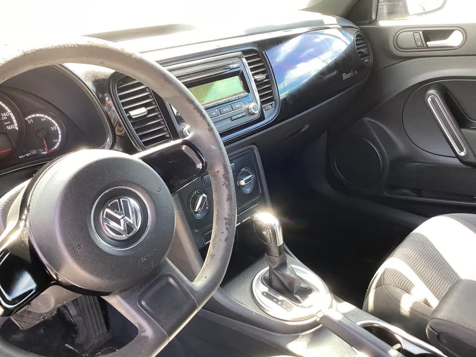 2014 Volkswagen A5 Beetle - Image 6 of 10