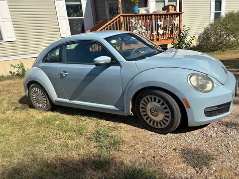 2014 Volkswagen Beetle 2.5L Hatchback 2D