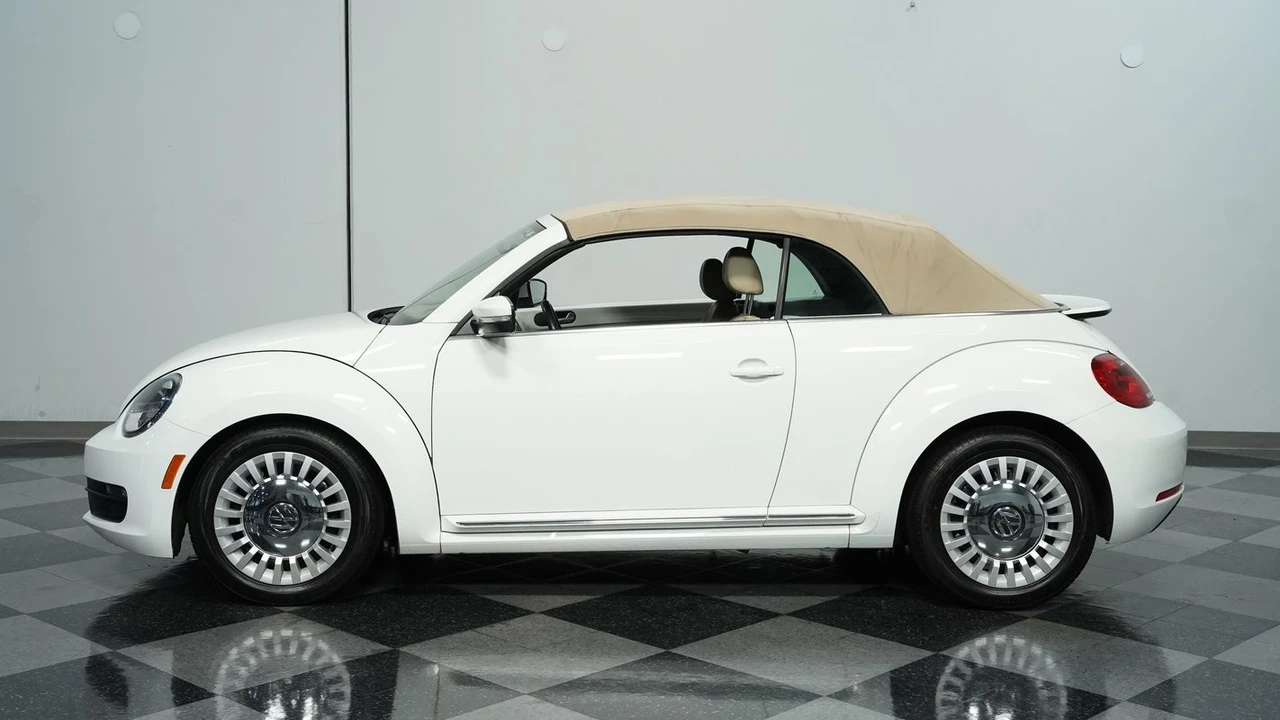 2014 Volkswagen A5 Beetle - Image 2 of 12