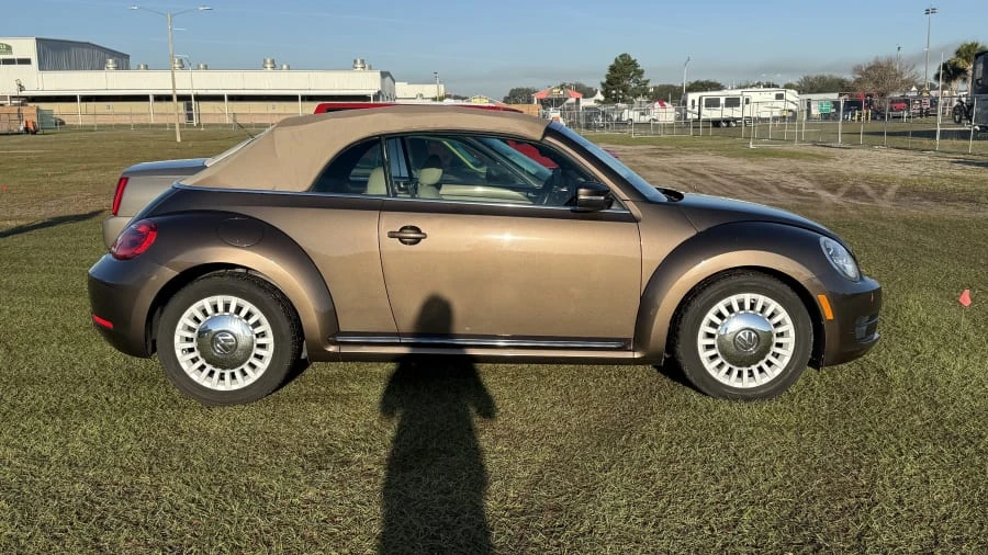 2014 Volkswagen A5 Beetle - Image 2 of 10