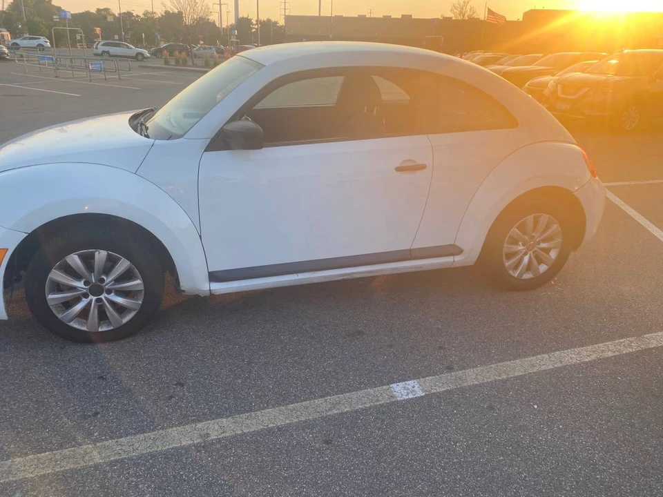 2014 Volkswagen A5 Beetle - Image 2 of 5