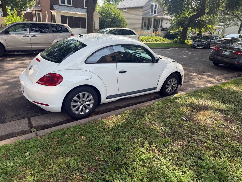 2014 Volkswagen A5 Beetle - Image 2 of 4