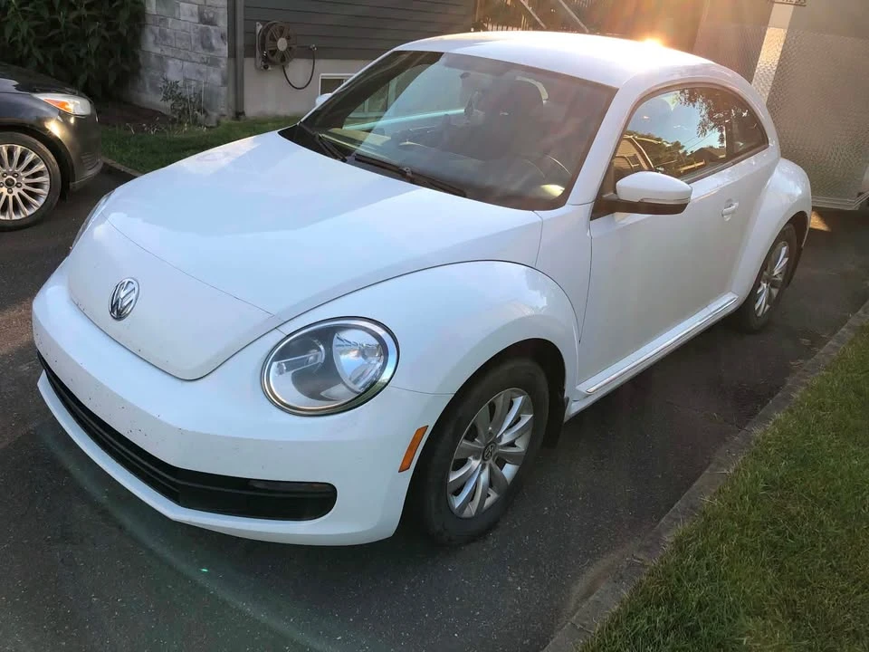 2014 Volkswagen A5 Beetle - Image 2 of 10