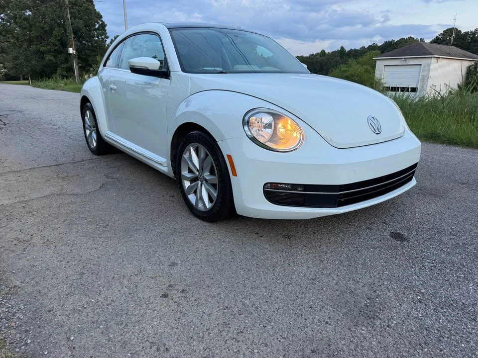 2014 Volkswagen A5 Beetle - Image 2 of 12