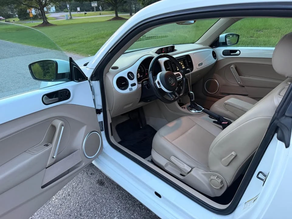 2014 Volkswagen A5 Beetle - Image 8 of 12