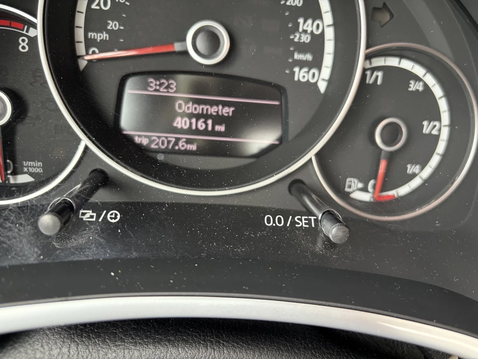 2014 Volkswagen A5 Beetle - Image 2 of 10