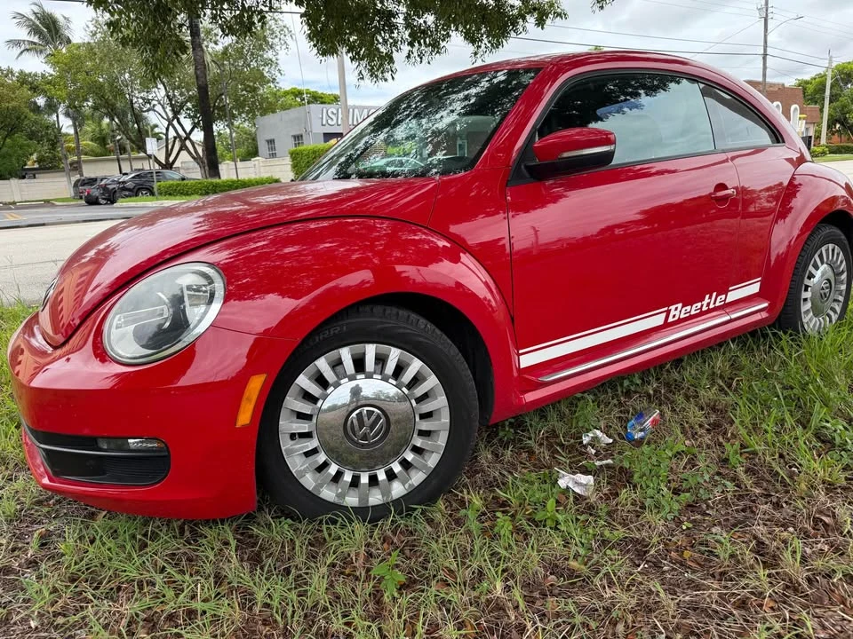 2014 Volkswagen A5 Beetle - Image 2 of 10