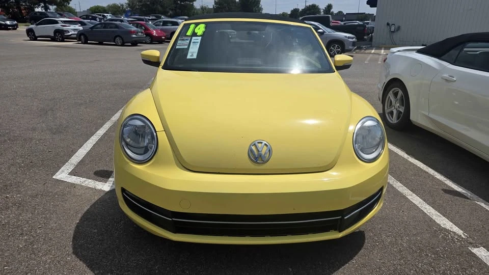 2014 Volkswagen A5 Beetle - Image 2 of 12