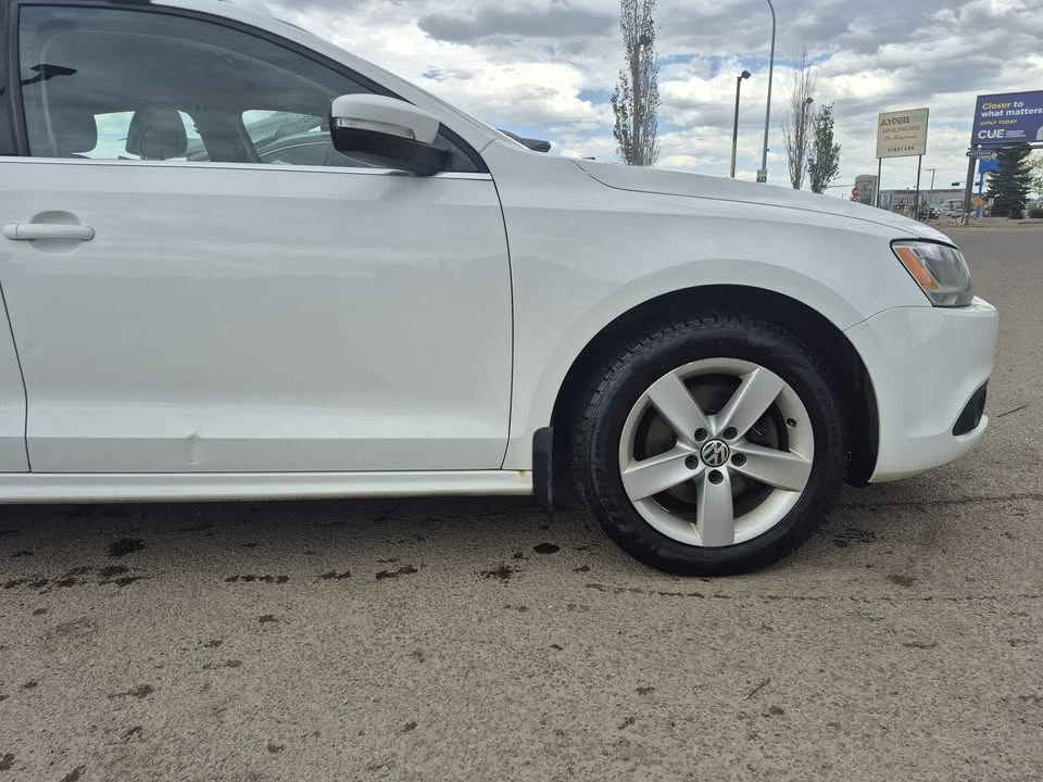 2014 Volkswagen Jetta - Image 10 of 13