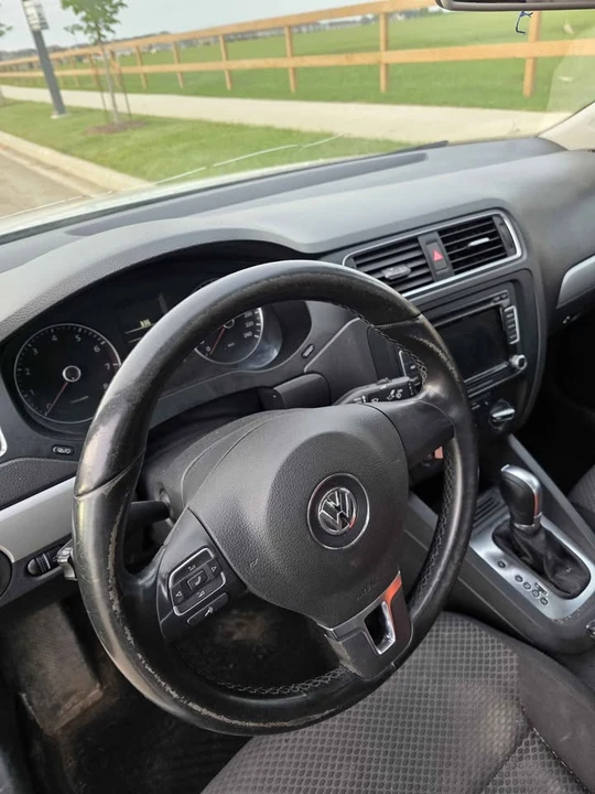 2014 Volkswagen Jetta - Image 8 of 15