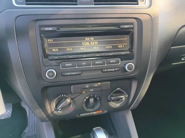 2014 Volkswagen A6 Jetta - Image 10 of 11