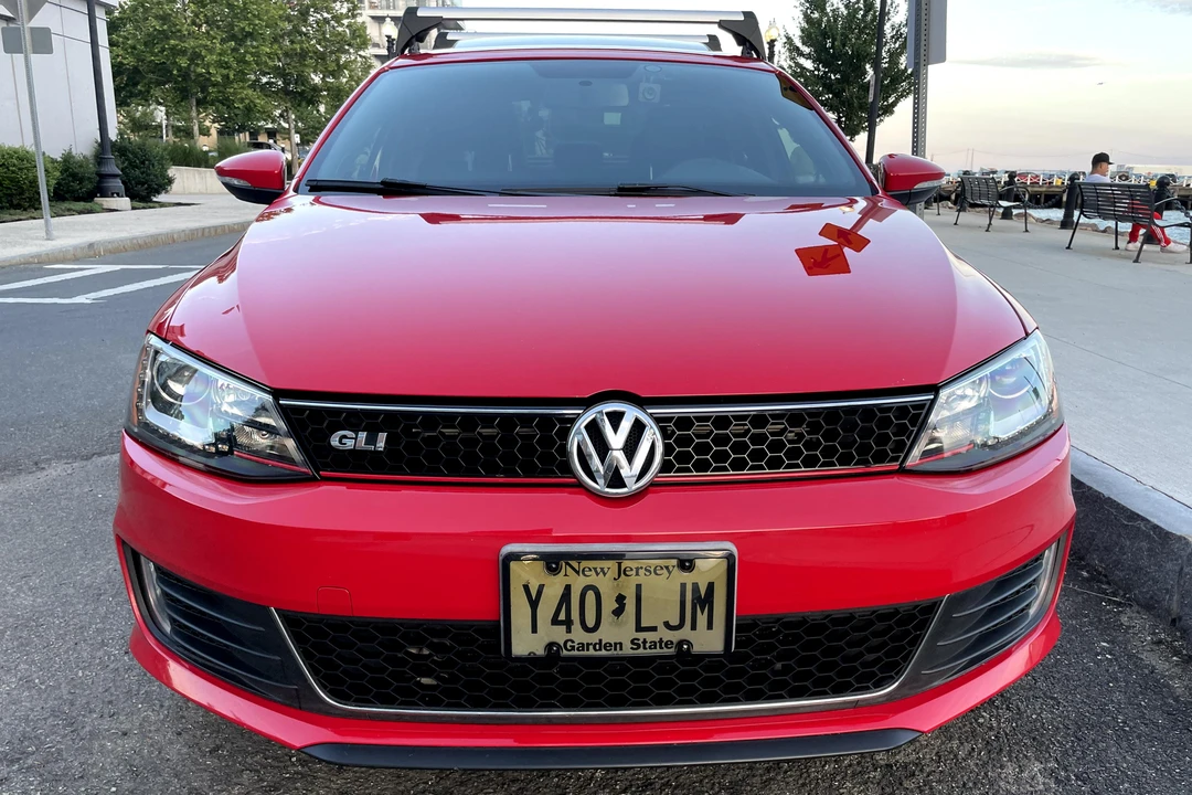2014 Volkswagen A6 Jetta - Image 2 of 31