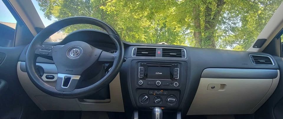 2014 Volkswagen A6 Jetta - Image 9 of 17