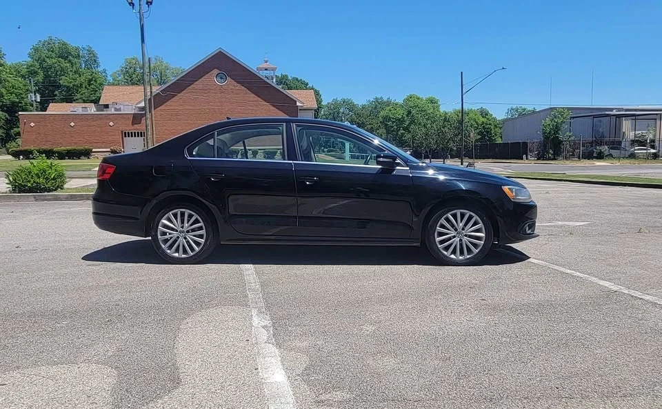 2014 Volkswagen A6 Jetta - Image 2 of 17