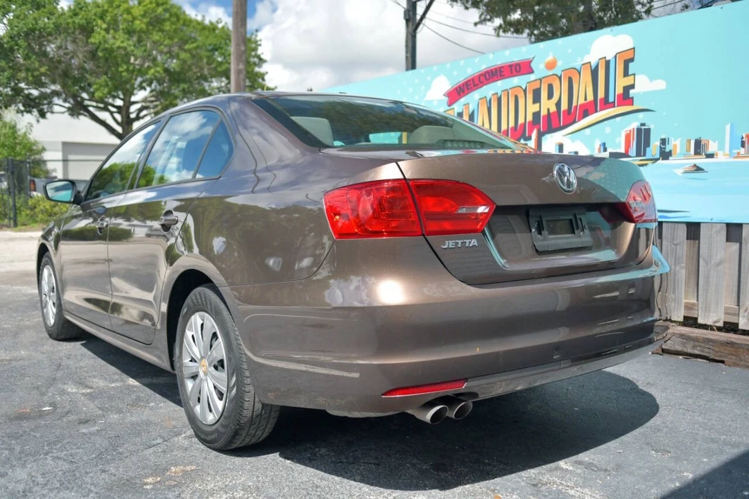 2014 Volkswagen A6 Jetta - Image 6 of 12