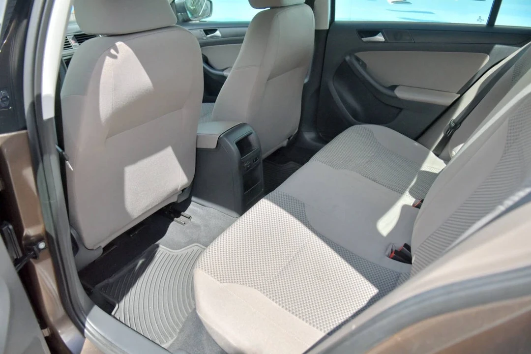 2014 Volkswagen A6 Jetta - Image 11 of 12