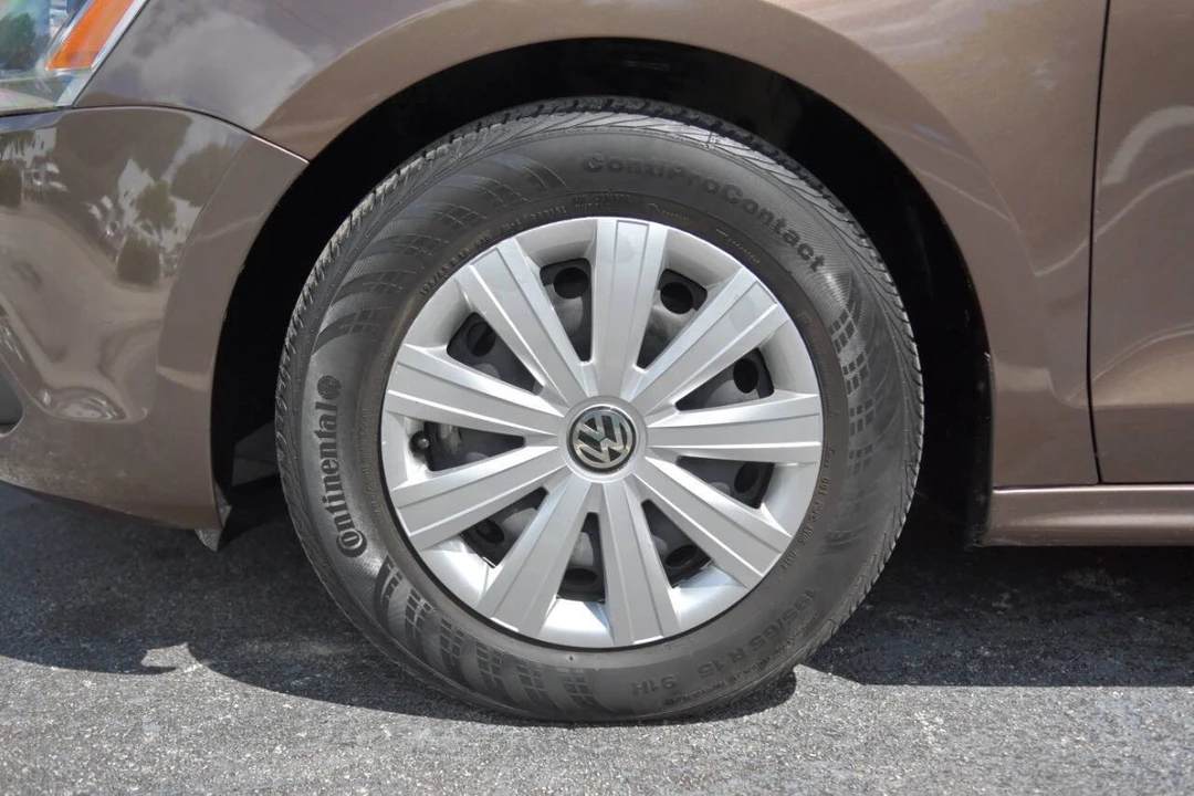 2014 Volkswagen A6 Jetta - Image 9 of 12