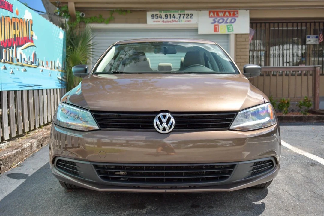 2014 Volkswagen A6 Jetta - Image 2 of 12