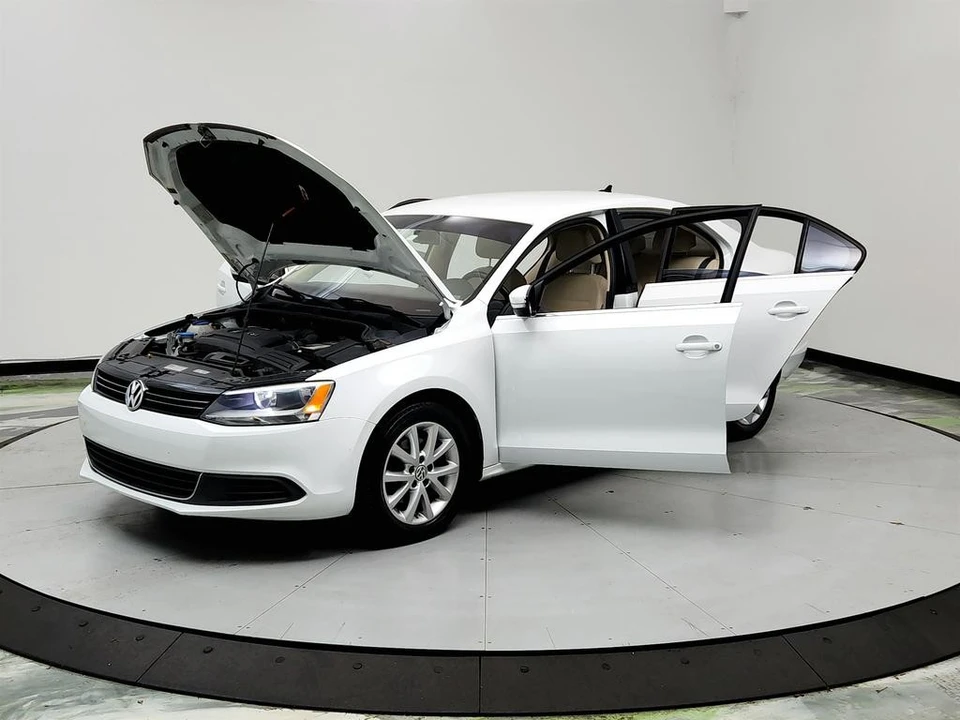 2014 Volkswagen A6 Jetta - Image 9 of 12