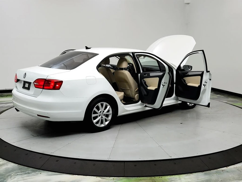 2014 Volkswagen A6 Jetta - Image 11 of 12