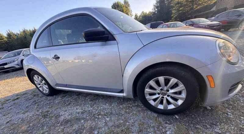 2014 Volkswagen A5 Beetle - Image 2 of 10