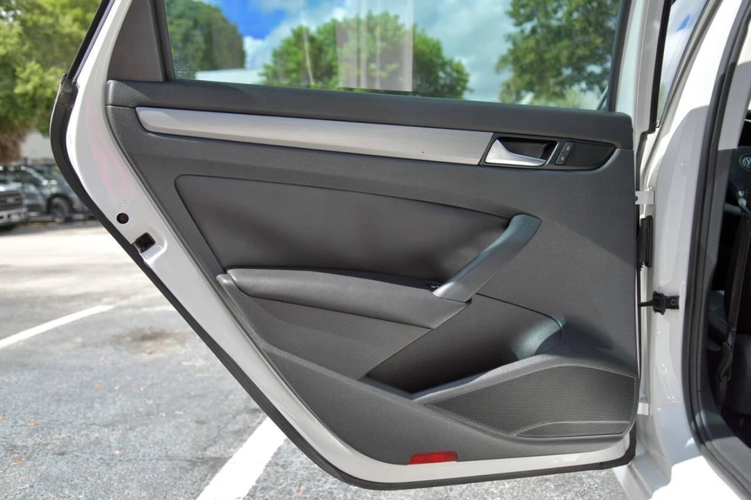 2014 Volkswagen Passat - Image 11 of 12