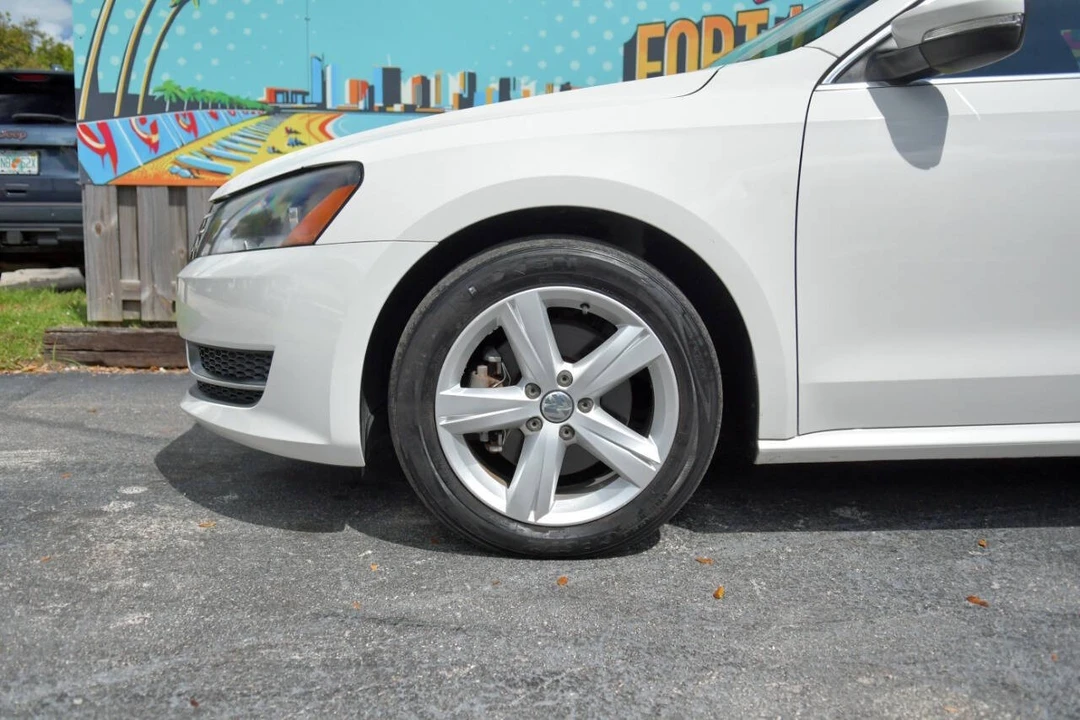 2014 Volkswagen Passat - Image 10 of 12
