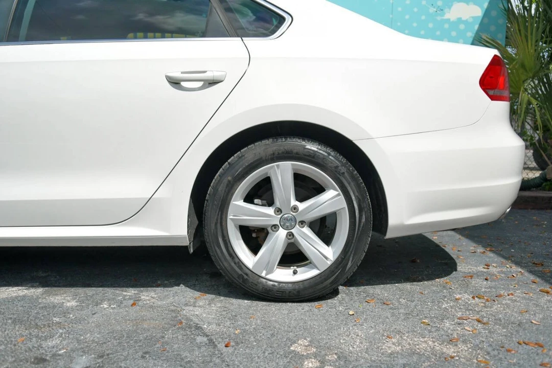 2014 Volkswagen Passat - Image 9 of 12