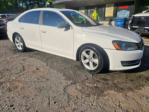 2014 Volkswagen Passat 1.8T SE Sedan 4D
