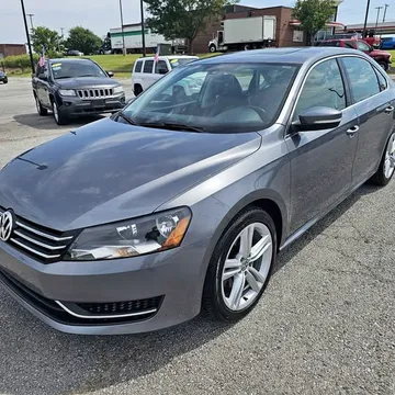 2014 Volkswagen Passat 1.8T SE Sedan 4D