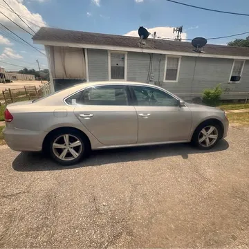 2014 Volkswagen Passat · 2.5L SE Sedan 4D