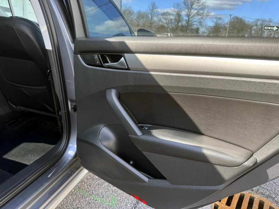 2014 Volkswagen Passat - Image 19 of 21