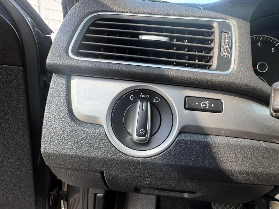 2014 Volkswagen Passat - Image 16 of 21