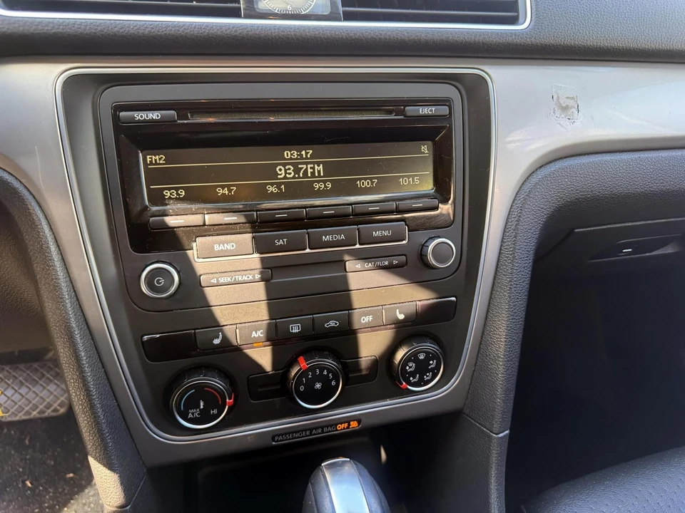 2014 Volkswagen Passat - Image 7 of 21