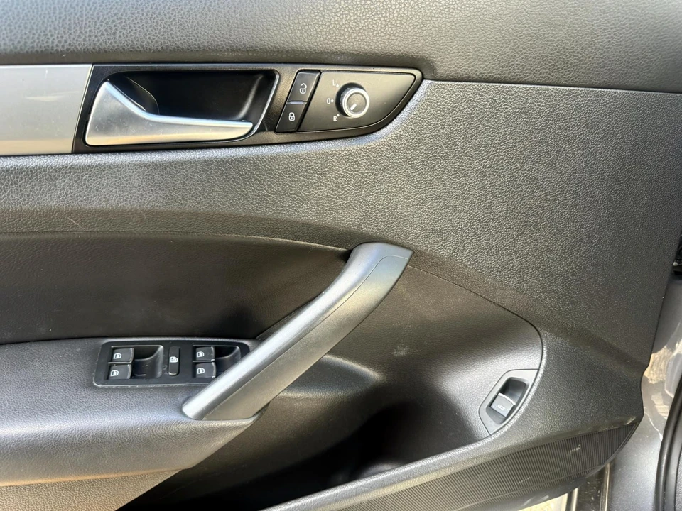 2014 Volkswagen Passat - Image 17 of 21