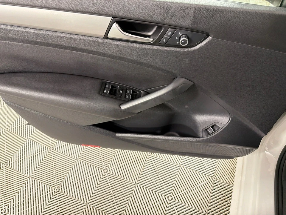 2014 Volkswagen Passat - Image 9 of 12