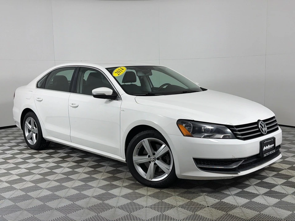 2014 Volkswagen Passat - Image 2 of 12