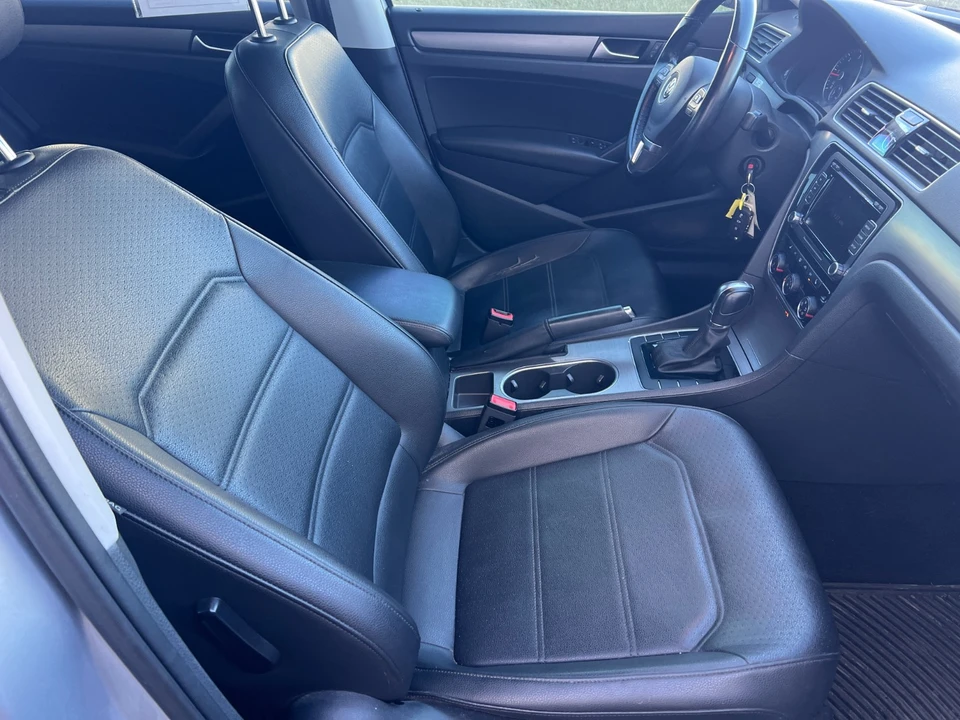 2014 Volkswagen Passat - Image 16 of 20