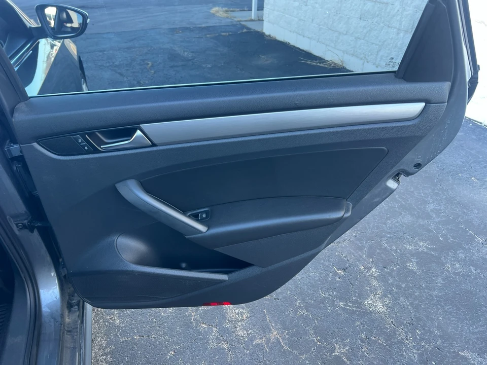 2014 Volkswagen Passat - Image 14 of 21