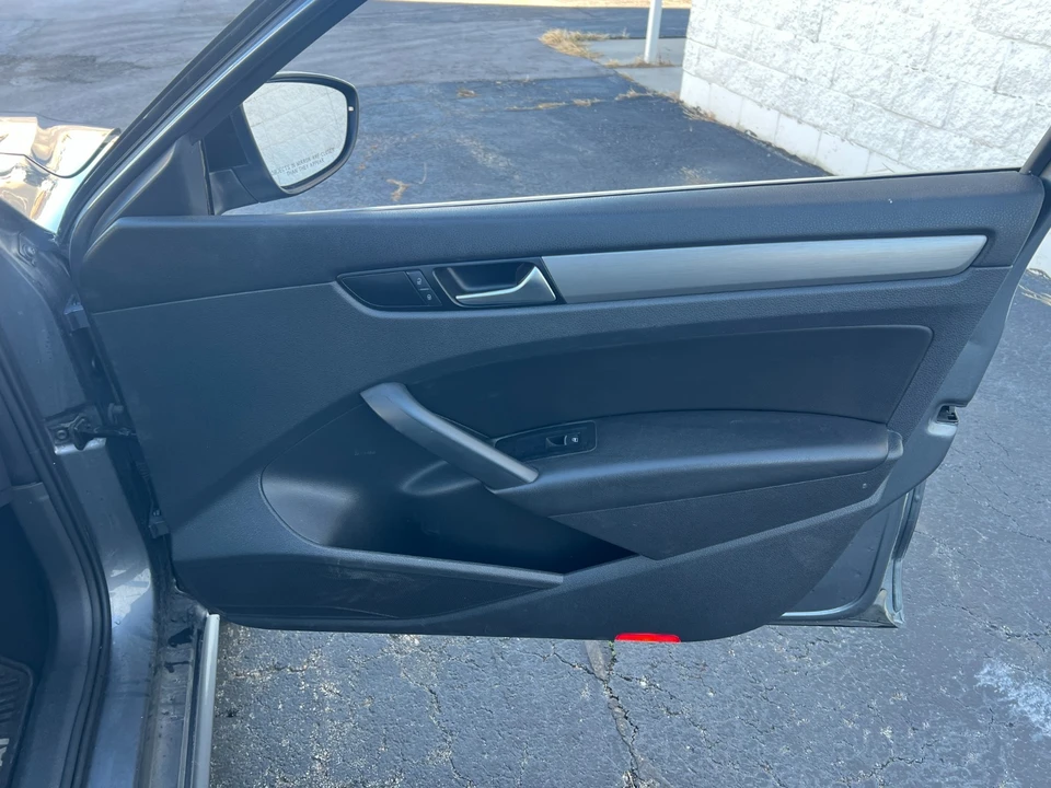2014 Volkswagen Passat - Image 16 of 21