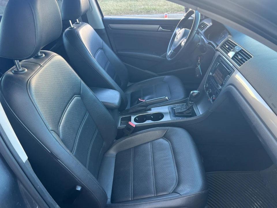 2014 Volkswagen Passat - Image 17 of 21