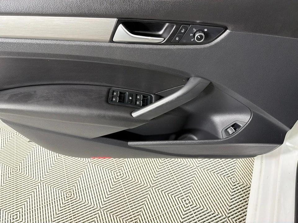 2014 Volkswagen Passat - Image 11 of 12