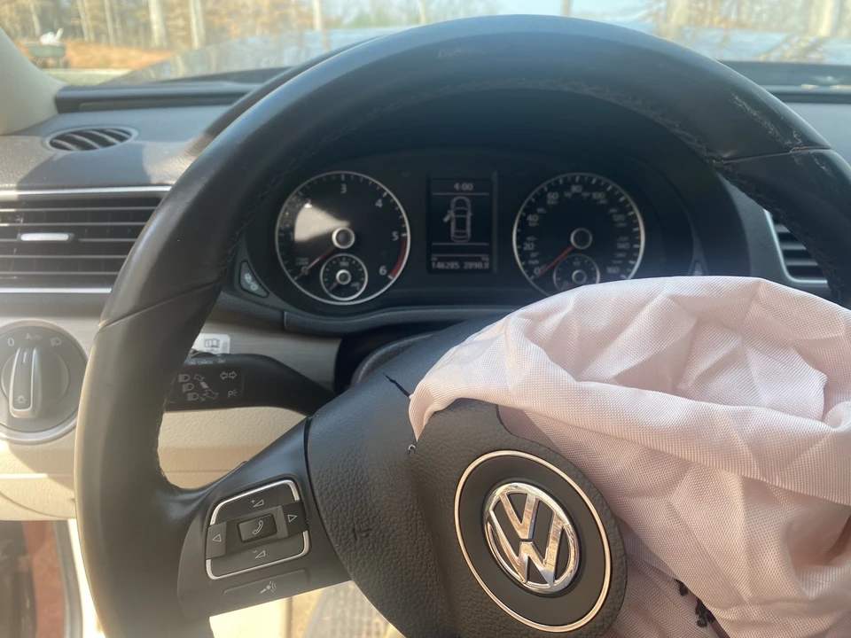 2014 Volkswagen Passat - Image 19 of 21